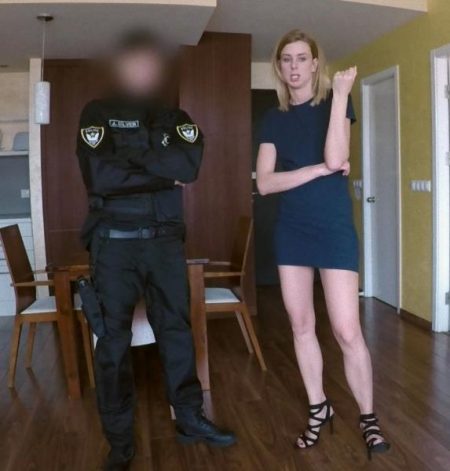 Fake Cop Steffany Robbery Leads to Hotel Sex for Cop 線上看 歐美影片