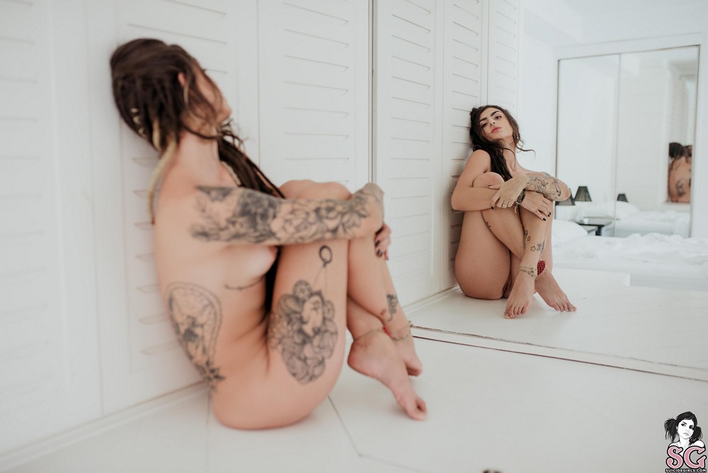 Hot nude girls dreads