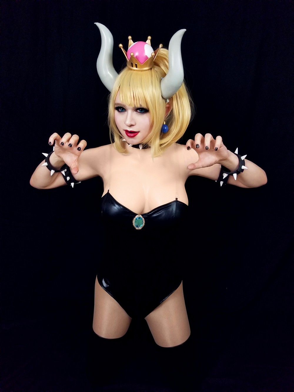 Bowsette tries every hole